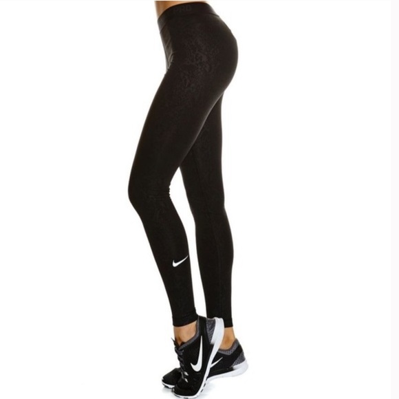 NWOT - Nike Pro Warm Embossed Vixen Training Tights in Black - Picture 3 of 8